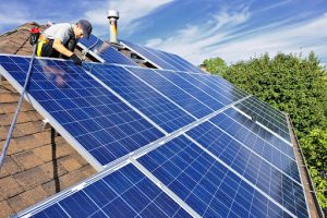 Đầu tư và phát triển điện mặt trời mái nhà